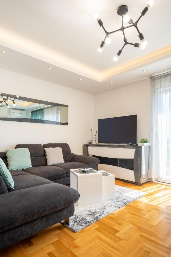 Apartment Tikvarin, Kastel Kambelovac Kaštela Exterior foto